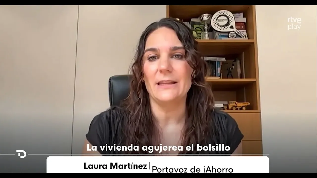 Las familias no pueden ahorrar a final de mes, explica Laura Martínez
